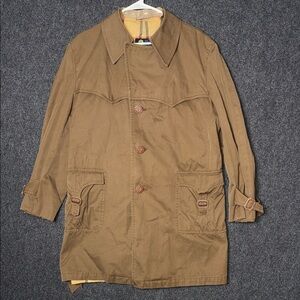 Vintage Principe Imports Men's Tan Trench Coat with Adjustable Cuffs Large